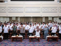 Pj.Gubernur Samsudin – Ibu Maidawati Retnoningsih Hadiri Peringatan Maulid Nabi Muhammad SAW 1446 H, Ajak ASN Teladani Rasulullah SAW