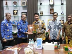 Pj. Gubernur Samsudin Serahkan Penghargaan Pemenang Lomba Wana Lestari Tingkat Provinsi Lampung 2024
