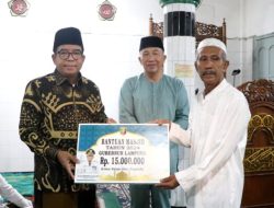 Pj. Gubernur Samsudin dan Ibu Maidawati Laksanakan Salat Subuh Berjamaah di Masjid Al-Kautsar, Kuripan, Kota Agung Tanggamus