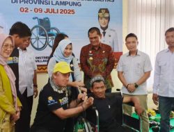 Mayang Jadi Saksi Penyerahan Ratusan Kursi Roda Untuk Penyandang Celebral Palsy