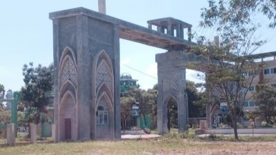 Proyek Gapura UIN RIL Mangkrak