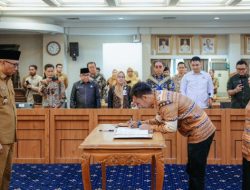 Gubernur Mirza Kukuhkan Direksi Baru BUMD Wahana Raharja dan Lampung Jasa Utama