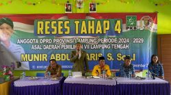 Reses di Sendang Agung, Munir Bagikan Buku Tabungan PIP