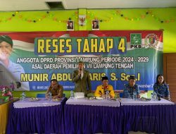 Reses di Sendang Agung, Munir Bagikan Buku Tabungan PIP