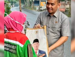 Bentuk Peduli, Kader Gerinda Bagikan Paket Sembako ke Petugas Kebersihan kota Bandarlampung