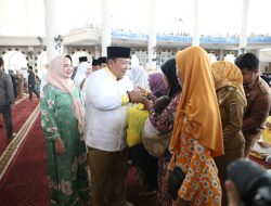 Gubernur Arinal dan Ibu Riana Bersama Ribuan Masyarakat Hadiri Pengajian Akbar Pemprov Lampung