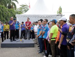 Sekdaprov Fahrizal Lepas Jalan Sehat dalam Rangka HUT Korpri ke-52