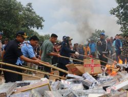 KPPBC TMP B Bandarlampung Musnahkan 40 juta Batang Rokok