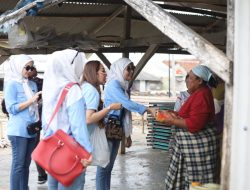 Sedekah Jumat Berkah, Sapa RMD Bagikan Ratusan Paket Nasi Bungkus