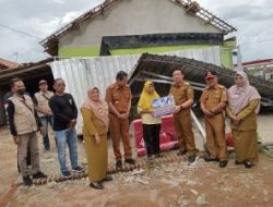 Bentuk Peduli, PJ Bupati Pringsewu Berikan Bantuan ke Korban Angin Puting Beliung