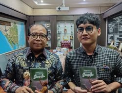 Samsudin Apresiasi ke Luki Pratama atas dibuatnya Buku Ketika Guru Jadi Gubernur