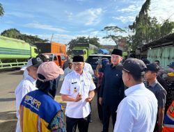 Naldi Rinara Dampingi Gubernur Tinjau Lokasi Banjir