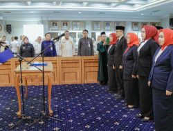 Sekdaprov Marindo Kurniawan Lantik dan Ambil Sumpah Jabatan 15 Pejabat Administrator Pemprov Lampung