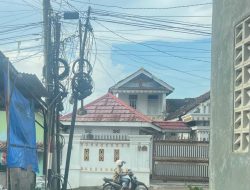Tiang Wifi di Campang Jaya Makan Badan Jalan dan Hampir Roboh